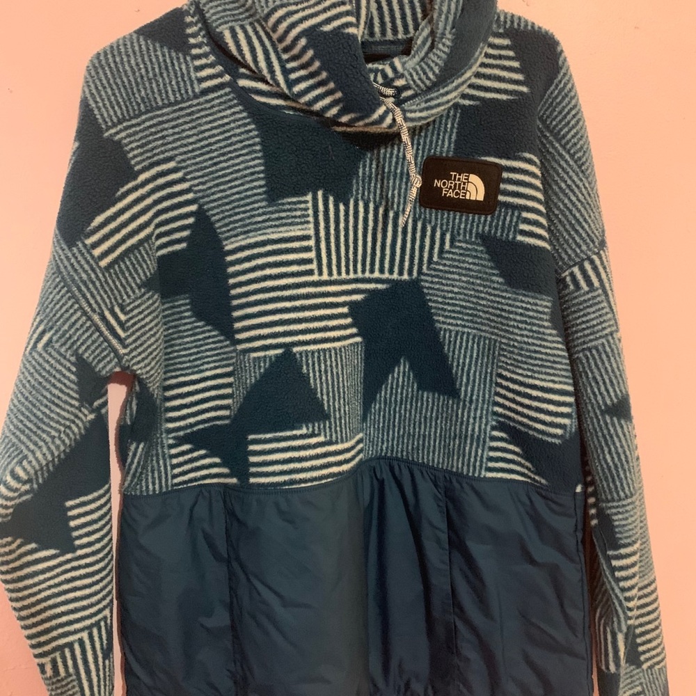 Unique north face pullover-worn once